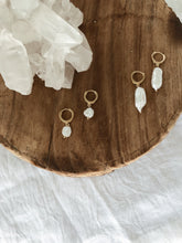 Load image into Gallery viewer, Alexandria Small Pearl Earrings
