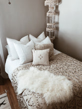 Load image into Gallery viewer, Handiras Moroccan Vintage Wedding Blanket
